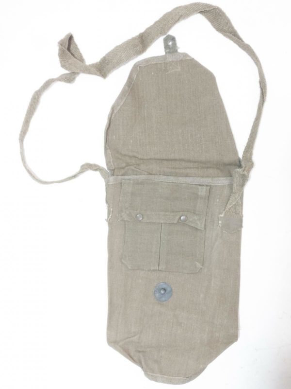 Vintage Italian army surplus canvas gas mask bag  / shoulder  / ammo bag - Image 4