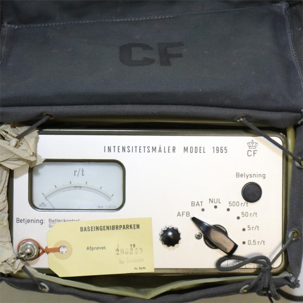 Genuine Danish Army Surplus Geiger Counter in Canvas Case Vintage 1960s - Image 3