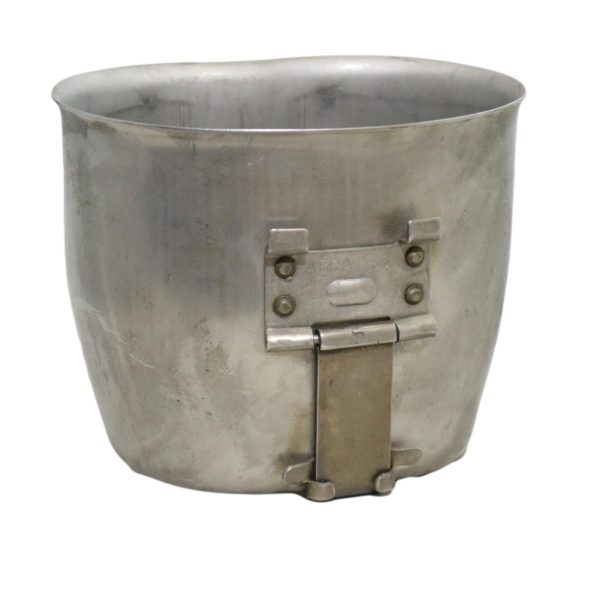 Genuine Austrian Army Surplus Steel 1 Quart Mess Cup with Handle - Image 2