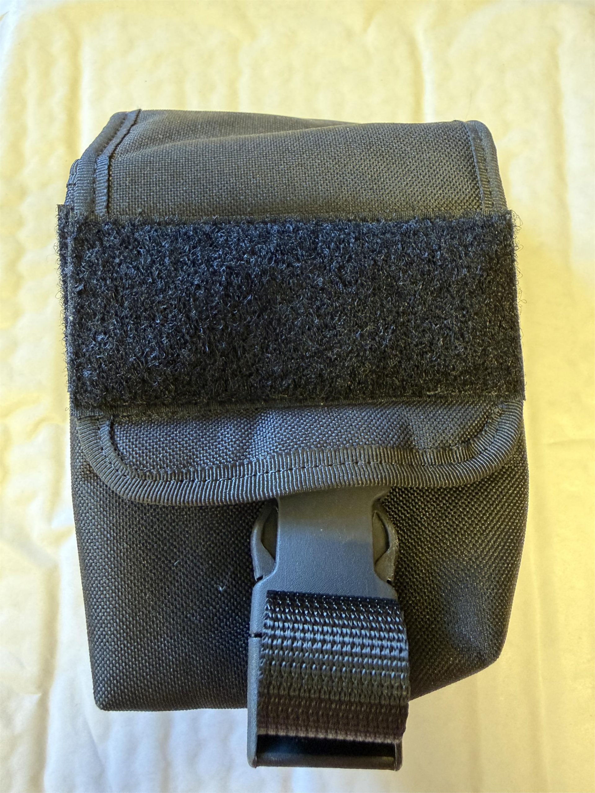 Black SAFARILAND cordura belt molle fixing pouch with clip fastener