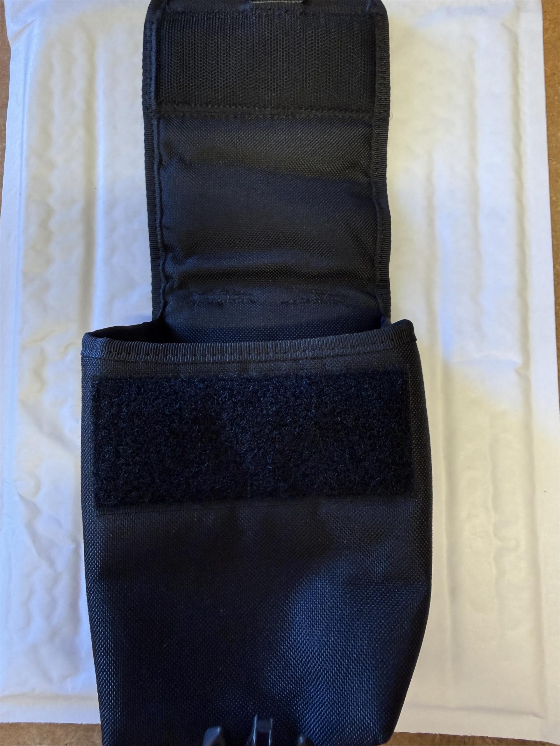 Black SAFARILAND cordura belt molle fixing pouch with clip fastener - Image 3