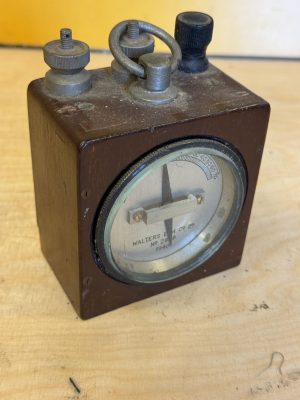WW2 Walters and Co LTD Q and I electrical test meter dated 1940