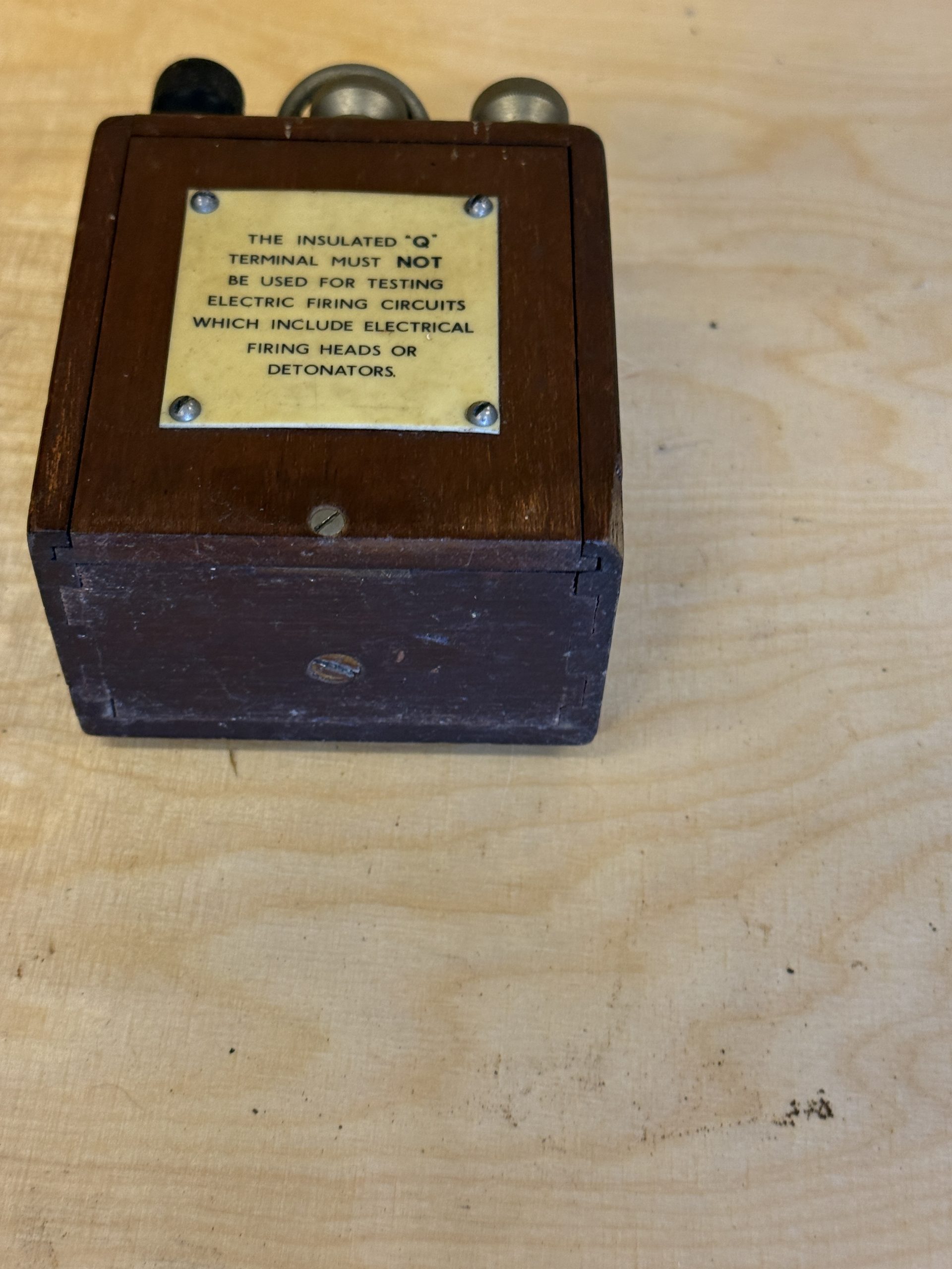 WW2 Walters and Co LTD Q and I electrical test meter dated 1940 - Image 6