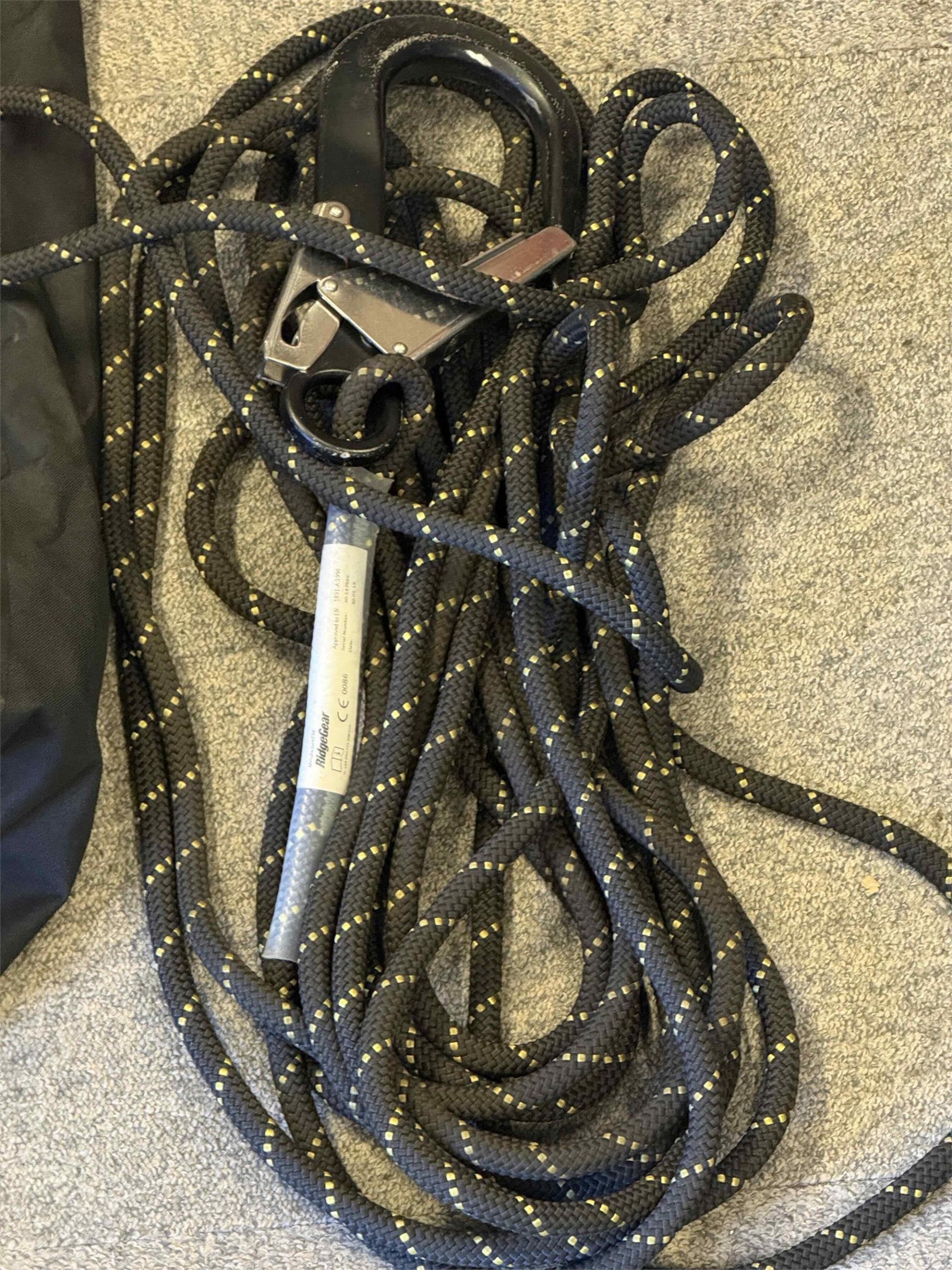 Ridge Gear Dropbag plus 2 ladder restraints scaffold hook and 10m line - Image 3